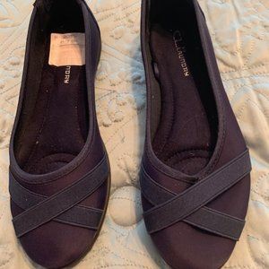 Navy blue flat-heeled women's shoes Size 8.